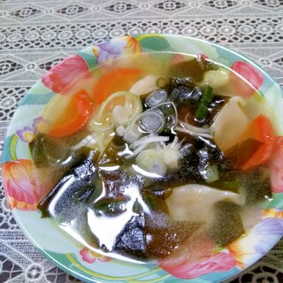 コンソメ味の水餃子スープ